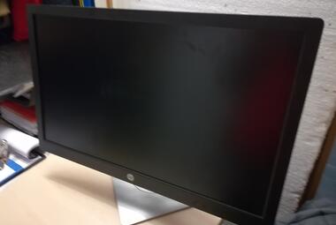 used hp e232 23in adjustable tft berkshire