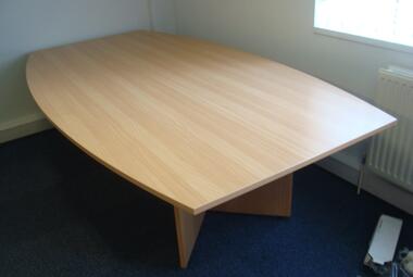 2.6m x 1.4m boat shape arrowhead meeting table newbury reading berkshire