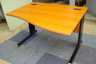 used 1200mm cherry wave desk newbury berkshire
