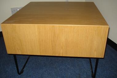 oak coffee table 600mm square  reading newbury berkshire 