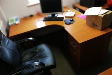 1.6m x 1.2m cherry corner desk and pedestal newbury basingstoke