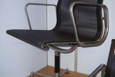 ICF Eames Medium Back Swivel Chair with Arms