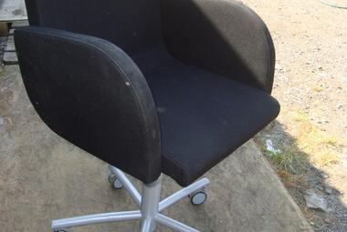 fully upholstered kinnarps meeting visitor swivel chair 