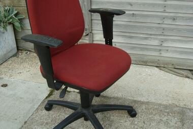 paragon multi function swivel chair with adjustable arms