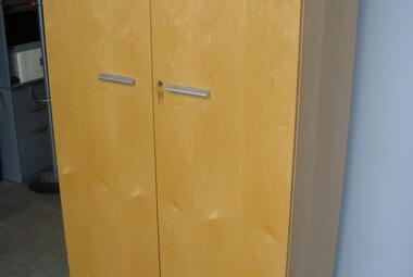 2 door maple veneer cupboard shelves hampshire berkshire executive 