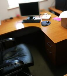 1.6m x 1.2m cherry corner desk and pedestal newbury basingstoke